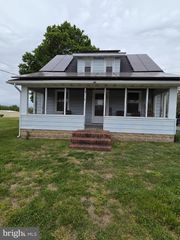 894 MAIN ST CANTON ST, Salem, NJ 08079