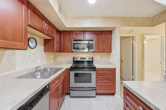 2311 Basil Drive C105, Arlington, TX 76006