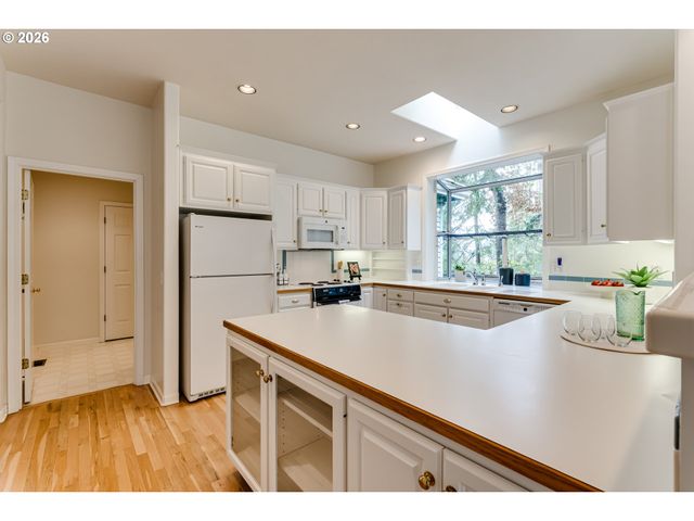 2572 W 28TH Ave, Eugene, OR 97405