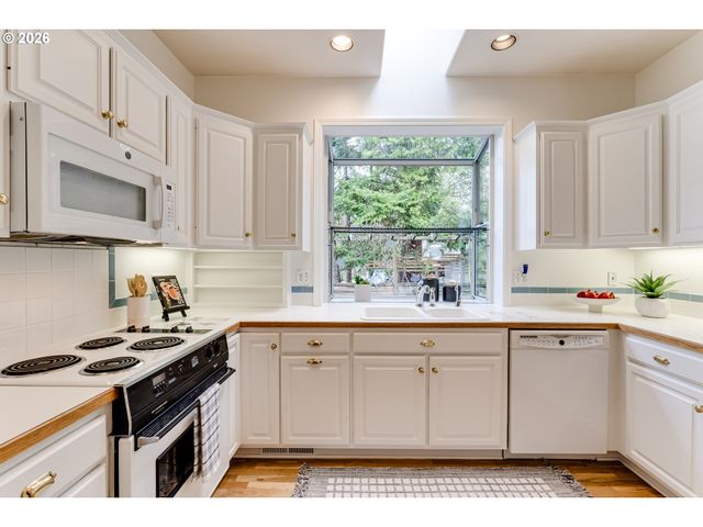 2572 W 28TH Ave, Eugene, OR 97405