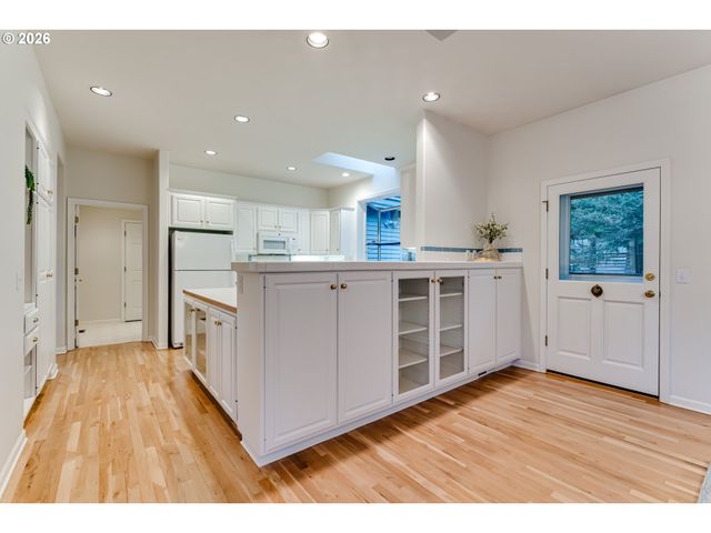 2572 W 28TH Ave, Eugene, OR 97405