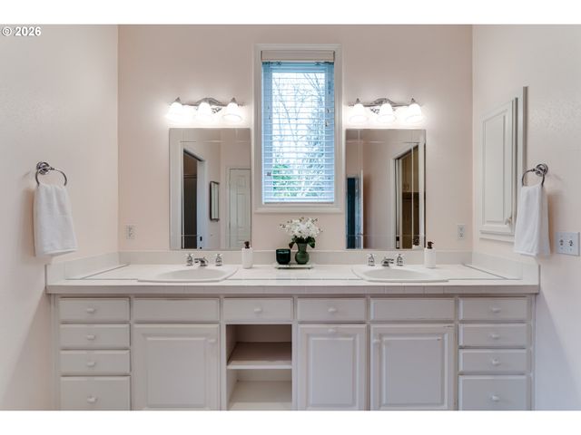 2572 W 28TH Ave, Eugene, OR 97405