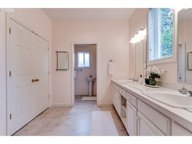 2572 W 28TH Ave, Eugene, OR 97405