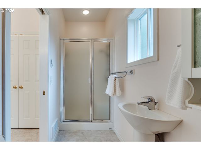 2572 W 28TH Ave, Eugene, OR 97405