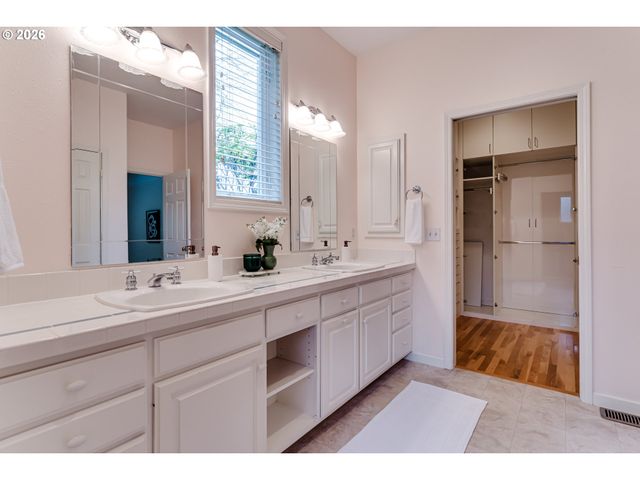 2572 W 28TH Ave, Eugene, OR 97405