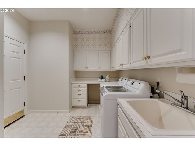 2572 W 28TH Ave, Eugene, OR 97405