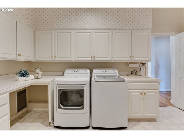 2572 W 28TH Ave, Eugene, OR 97405