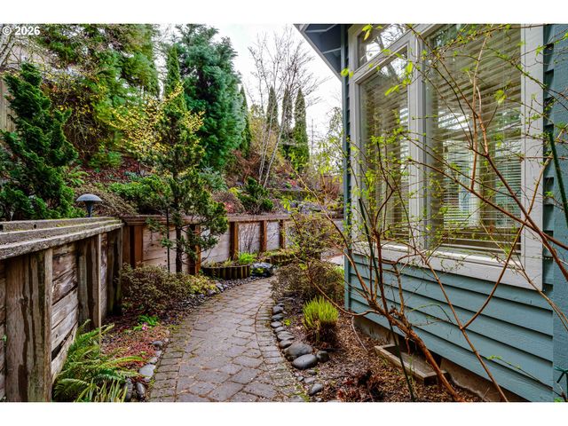 2572 W 28TH Ave, Eugene, OR 97405