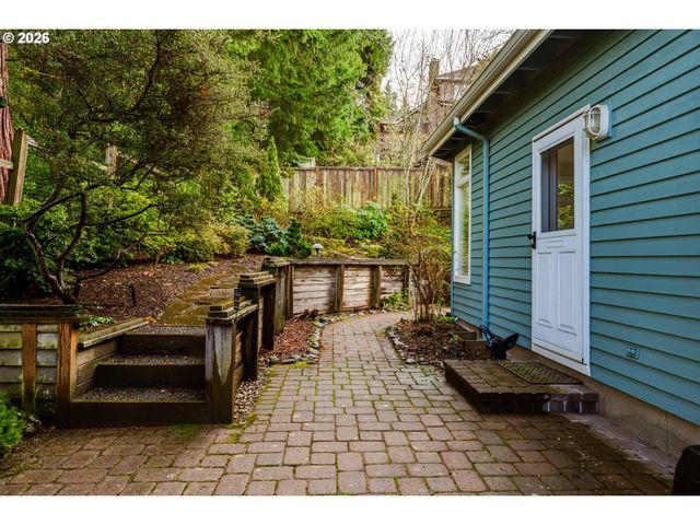 2572 W 28TH Ave, Eugene, OR 97405