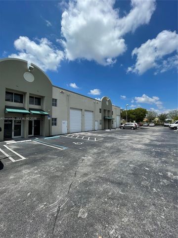 5930 NW 99th Ave 5, Doral, FL 33178