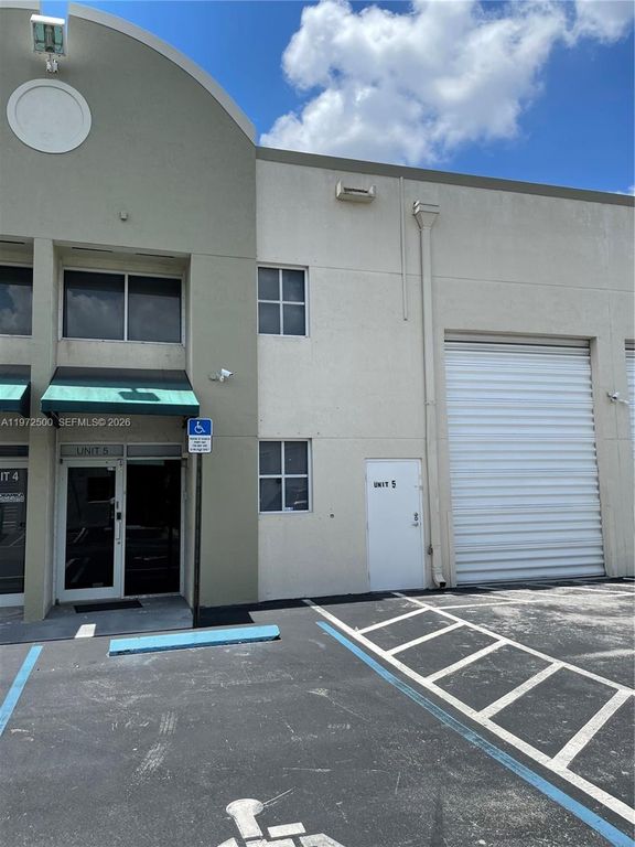 5930 NW 99th Ave 5, Doral, FL 33178