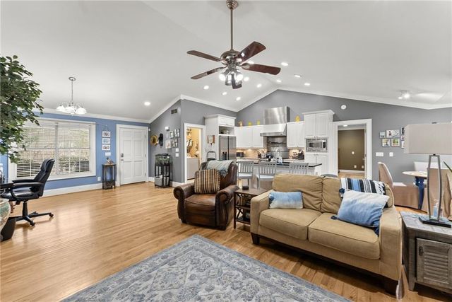 8450 Emerald Pointe Lane, Gainesville, GA 30506