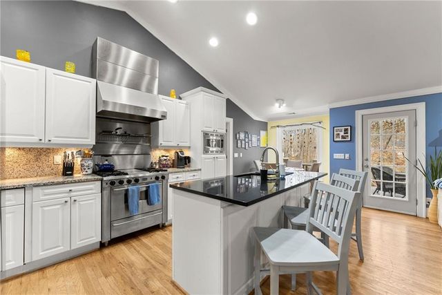 8450 Emerald Pointe Lane, Gainesville, GA 30506