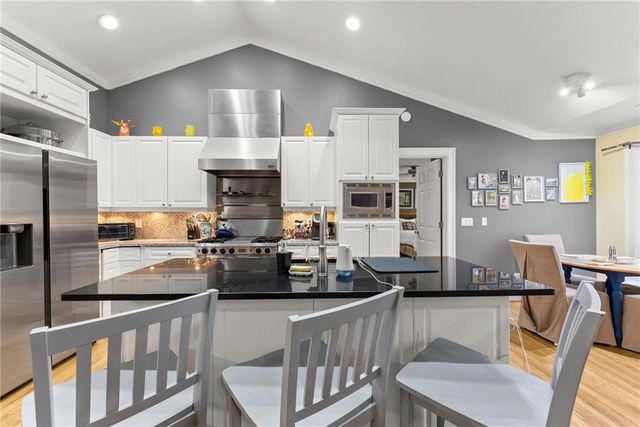 8450 Emerald Pointe Lane, Gainesville, GA 30506