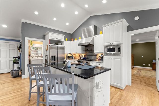 8450 Emerald Pointe Lane, Gainesville, GA 30506