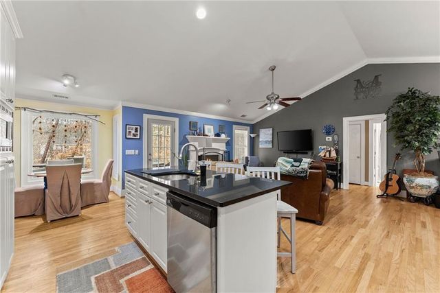 8450 Emerald Pointe Lane, Gainesville, GA 30506