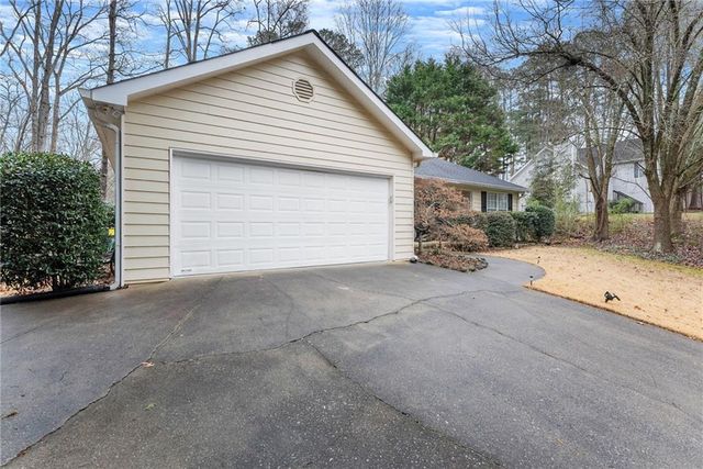 8450 Emerald Pointe Lane, Gainesville, GA 30506