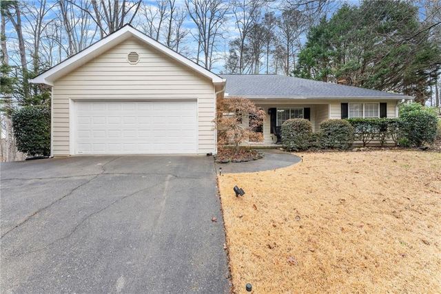8450 Emerald Pointe Lane, Gainesville, GA 30506