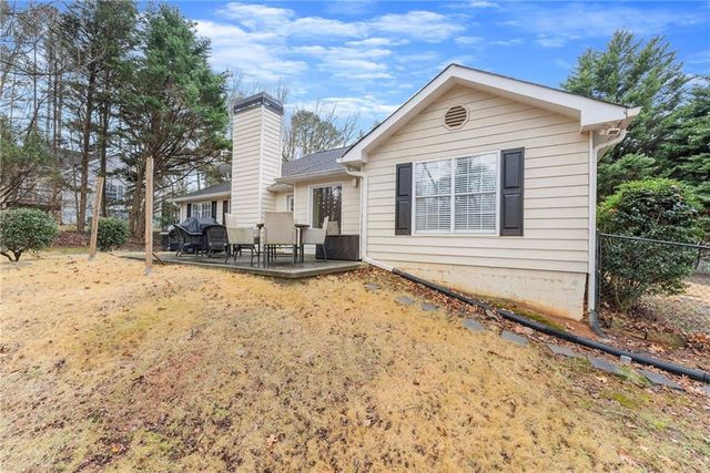 8450 Emerald Pointe Lane, Gainesville, GA 30506