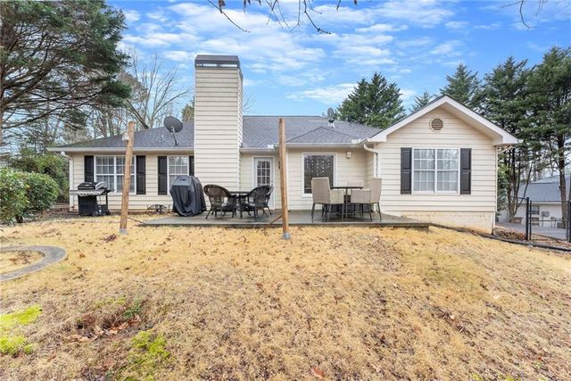 8450 Emerald Pointe Lane, Gainesville, GA 30506