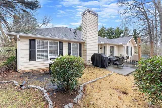 8450 Emerald Pointe Lane, Gainesville, GA 30506