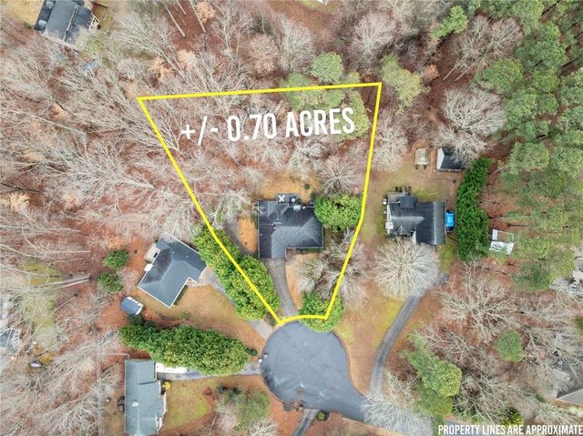 8450 Emerald Pointe Lane, Gainesville, GA 30506