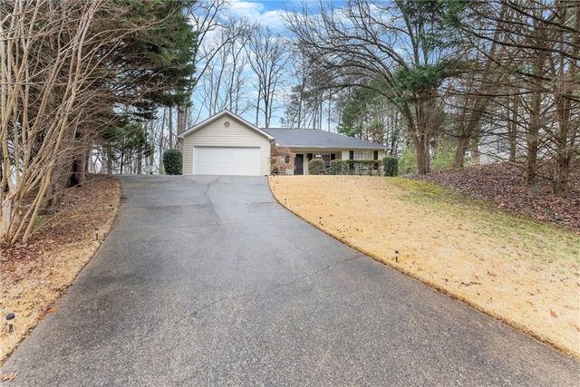 8450 Emerald Pointe Lane, Gainesville, GA 30506