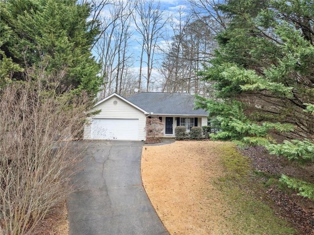 8450 Emerald Pointe Lane, Gainesville, GA 30506