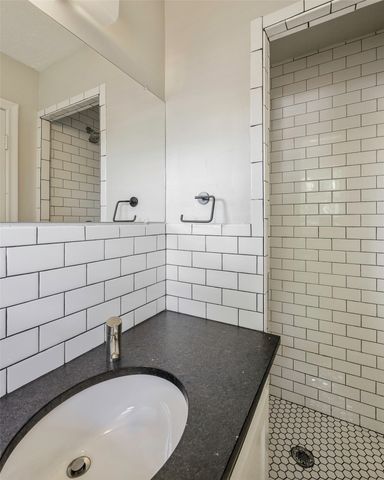 2323 Sutter Street, Dallas, TX 75216