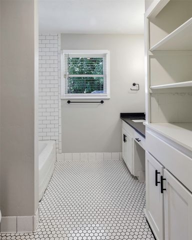 2323 Sutter Street, Dallas, TX 75216