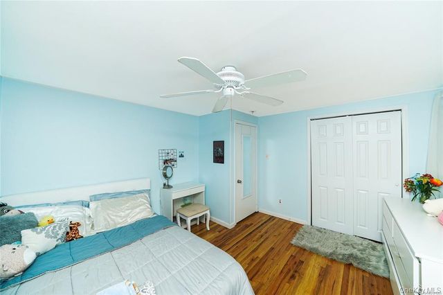 33 Peachtree Lane, Mount Sinai, NY 11766