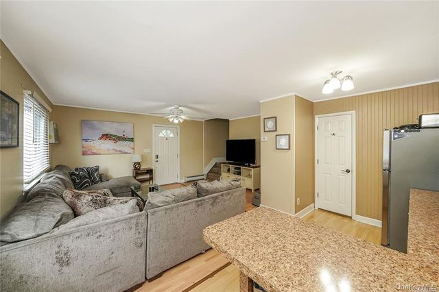 33 Peachtree Lane, Mount Sinai, NY 11766