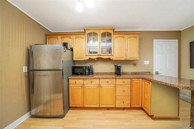 33 Peachtree Lane, Mount Sinai, NY 11766