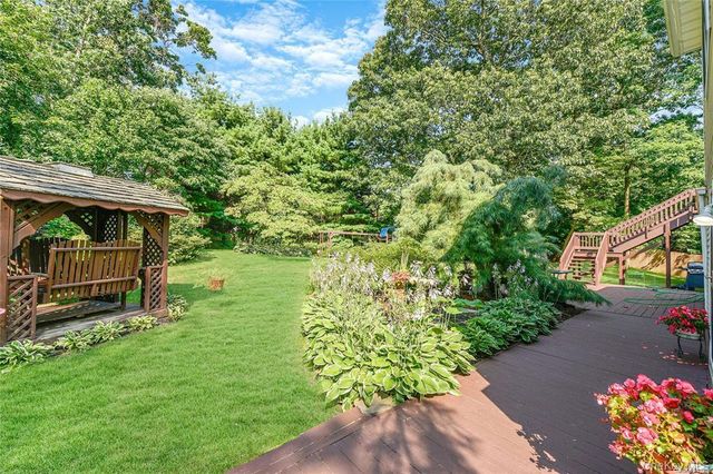 33 Peachtree Lane, Mount Sinai, NY 11766