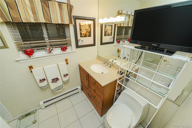 33 Peachtree Lane, Mount Sinai, NY 11766