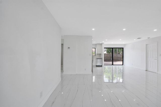3030 ARTHUR Street, Hollywood, FL 33021
