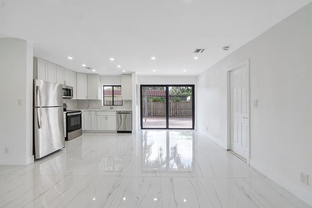 3030 ARTHUR Street, Hollywood, FL 33021