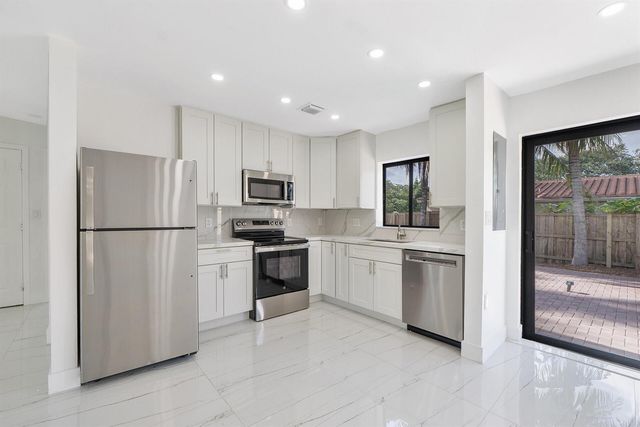 3030 ARTHUR Street, Hollywood, FL 33021