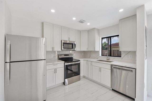 3030 ARTHUR Street, Hollywood, FL 33021