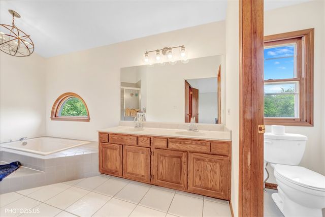 970 Ponderosa Lane, Hoffman Estates, IL 60010