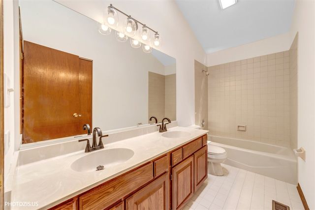 970 Ponderosa Lane, Hoffman Estates, IL 60010