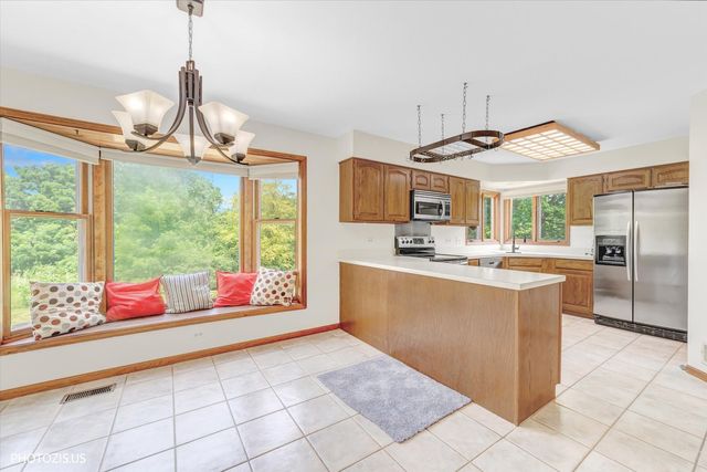 970 Ponderosa Lane, Hoffman Estates, IL 60010