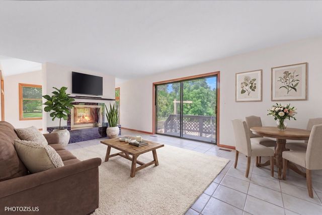 970 Ponderosa Lane, Hoffman Estates, IL 60010