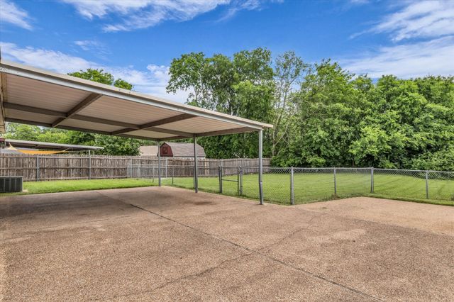 506 W Warren Street, Hewitt, TX 76643