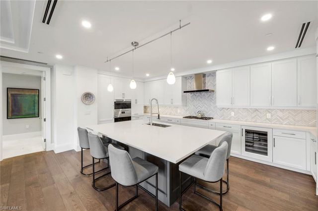 1130 3rd AVE S # 405, Naples, FL 34102