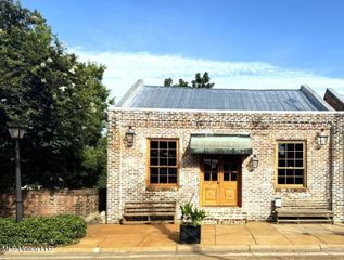 207 S Commerce Street, Natchez, MS 39120