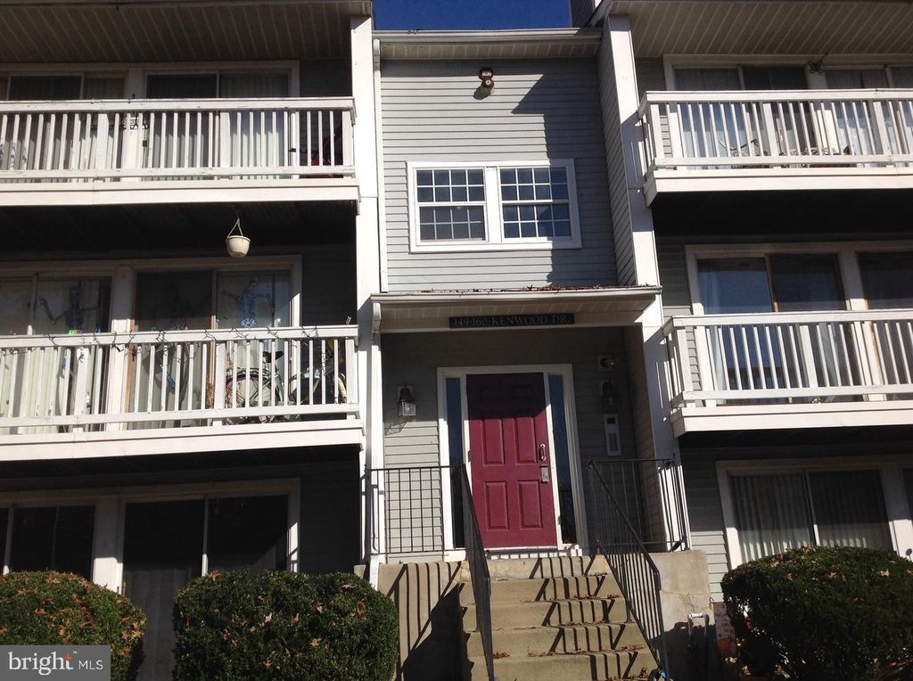 160 KENWOOD DR, Sicklerville, NJ 08081