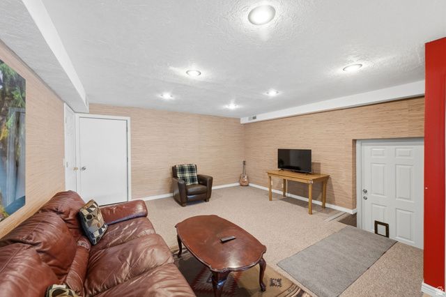 563 N 220 E, Centerville, UT 84014