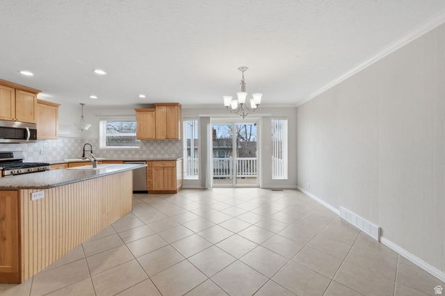 563 N 220 E, Centerville, UT 84014