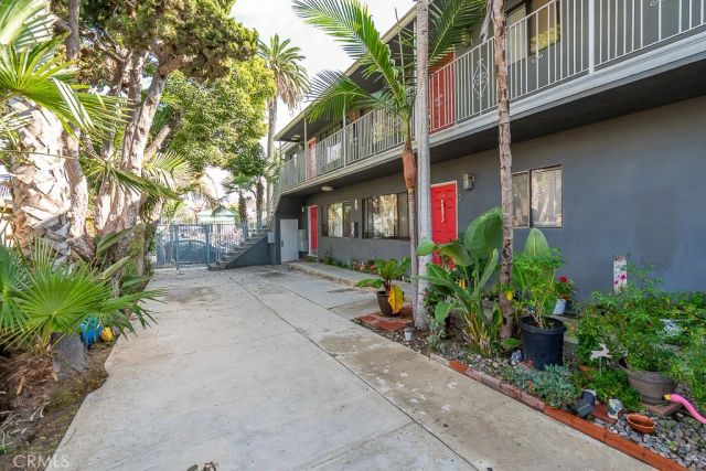 1056 E 6th Street, Long Beach, CA 90802